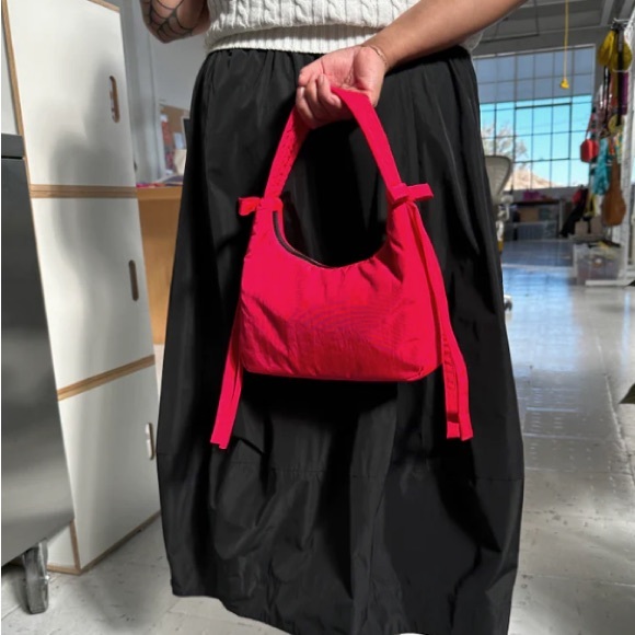 BAGGU mini handbag made in collaboration with designer Sandy Liang. - Picture 2 of 2